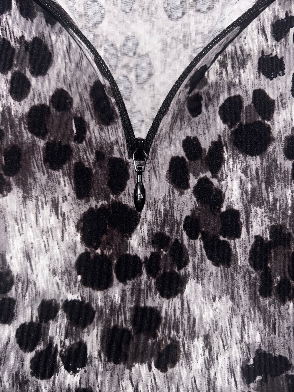IBKUL Black and Gray Animal-Print Long Sleeve V-Neck Top - Picture 5 of 8